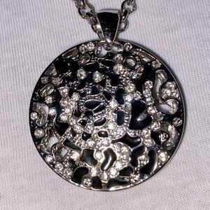 ✅Panther face silver tone pendant  w/black enamel/rhinestone 🐆